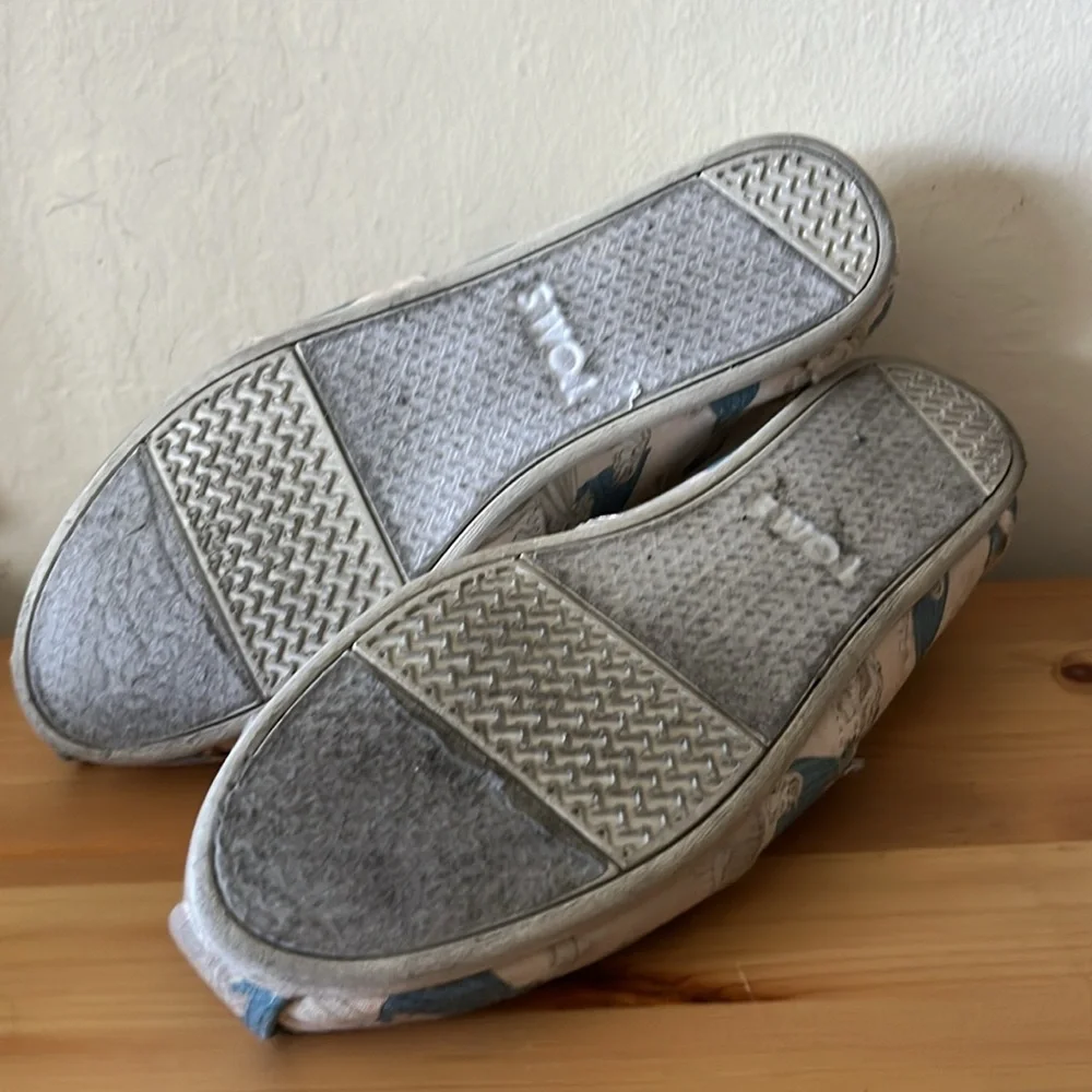 Sleeping Beauty Disney x TOMS alpagartas in pale pink and blue 7.5 - Picture 5 of 6
